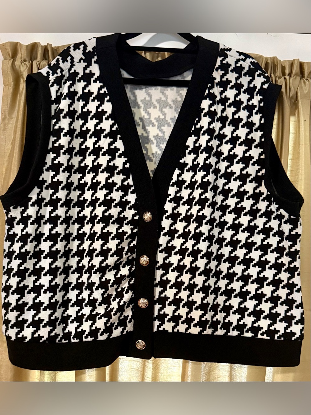SHEIN Black & White Houndstooth Button-Front Knit Vest